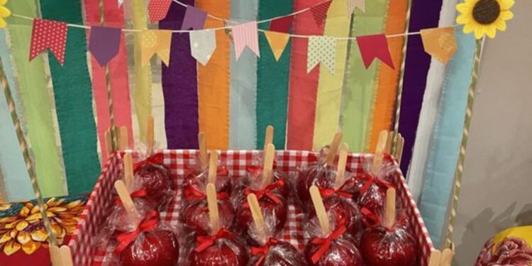 Com um pouco de criatividade dá para criar uma Festa Junina em casa cheia de charme - Crédito: Pinterest│Samba Lelê Artigos de Festa