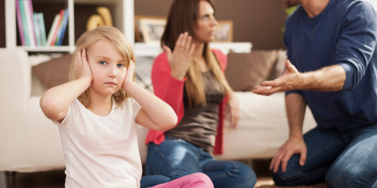 Brigas e divórcio: como isso afeta o psicológico das crianças? Foto: FreePik
