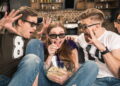 Ilustração de filme com os amigos - Créditos: Ilustração de filme com os amigos - Créditos: depositphotos.com / TarasMalyarevichdepositphotos.com / TarasMalyarevich