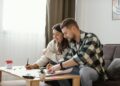 Finanças pessoais para casais - veja como fazer. Foto: FreePik