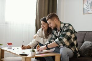 Finanças pessoais para casais - veja como fazer. Foto: FreePik