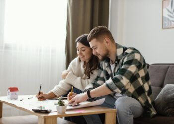 Finanças pessoais para casais - veja como fazer. Foto: FreePik