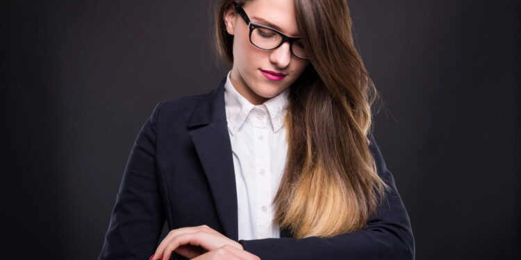 Peças-chave que todo profissional precisa no guarda-roupa