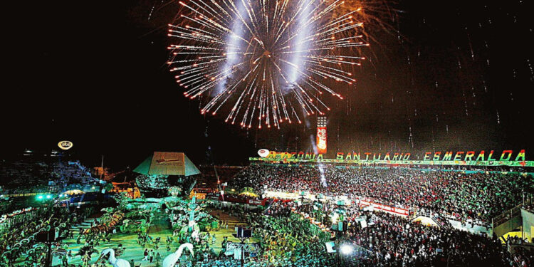 Festival de Parintins - Créditos: https://commons.wikimedia.org/wiki/File:Festival_Folclórico_de_Parintins.jpg