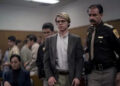 Cena da série Dahmer - Créditos
: Ryan Murphy Productions