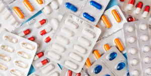 Interações medicamentosas: conheça os riscos. Imagem: FreePik