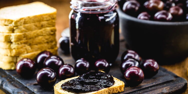 Como plantar jabuticaba em vaso e colher em casa