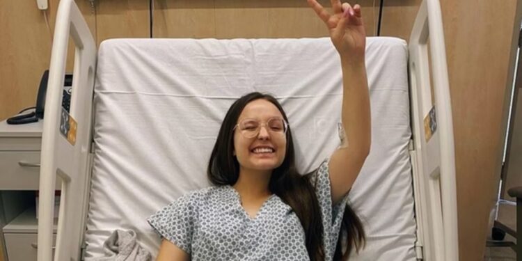 larissa manoela endometriose