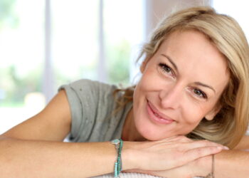 7 peças que toda mulher estilosa de 40 anos precisa ter no armário