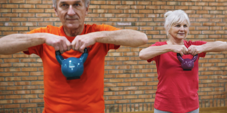 O que é sarcopenia e como tratar? Foto: FreePik