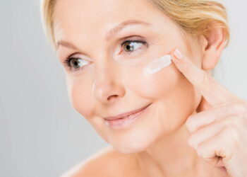 A melhor rotina de cuidados para pele madura na menopausa