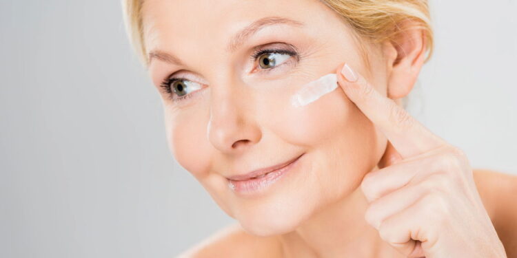 A melhor rotina de cuidados para pele madura na menopausa