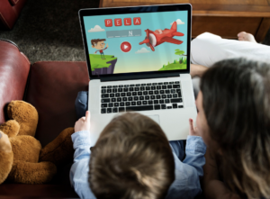 Será que uso de telas reduz o QI da criança? Foto: FreePik