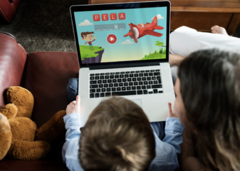 Será que uso de telas reduz o QI da criança? Foto: FreePik