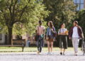 Estudar fora fica mais fácil quando você escolhe a cidade certa