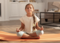 Conheça os benefícios do Yoga para crianças. Foto: FreePik