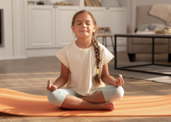 Conheça os benefícios do Yoga para crianças. Foto: FreePik