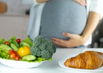 Como a alimentação ajuda a prevenir diabetes gestacional e hipertensão na gravidez