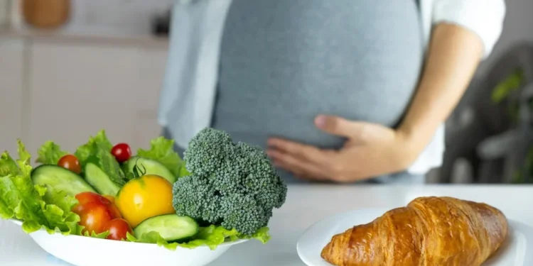 Como a alimentação ajuda a prevenir diabetes gestacional e hipertensão na gravidez