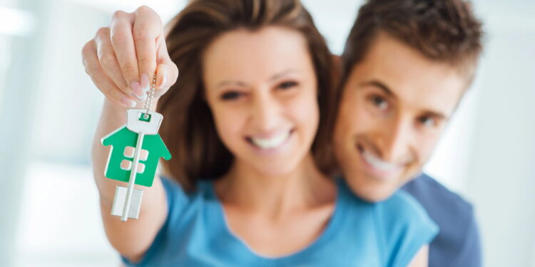 Ilustração de casal após comprar imóvel - Créditos: depositphotos.com / stockasso