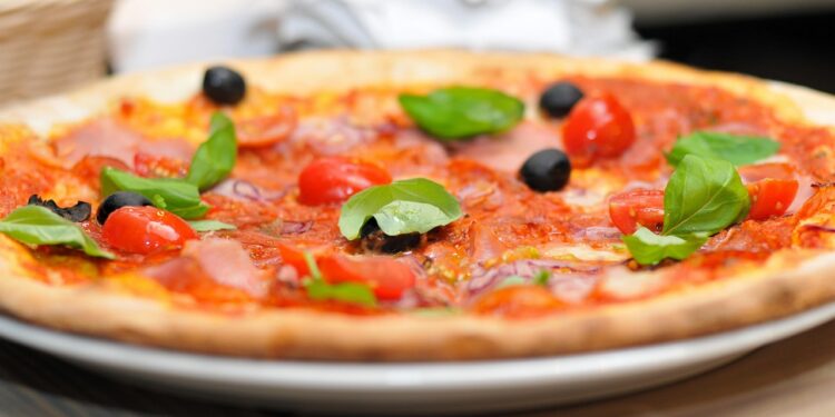 No dia mundial da pizza médica ensina como consumir sem prejudicar a saúde