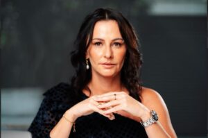 Liza Rossi, precursora da tradição milenar no país, gerencia a Instituição que oferece cursos variados de autoconhecimento. Foto: Divulgação.