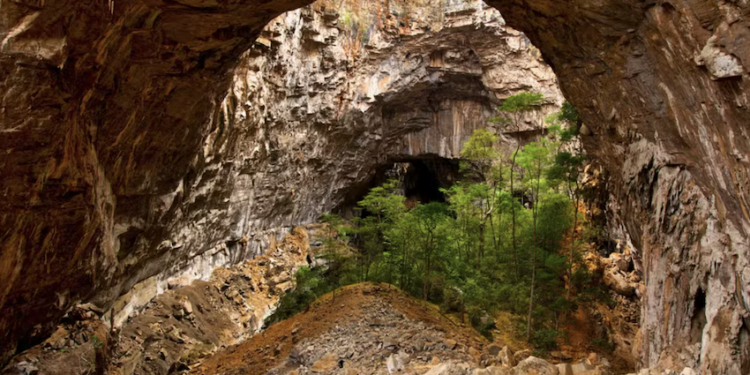 Gruta do Janelão, no Parque Nacional Cavernas do Peruaçu — Foto Ataliba Coelho