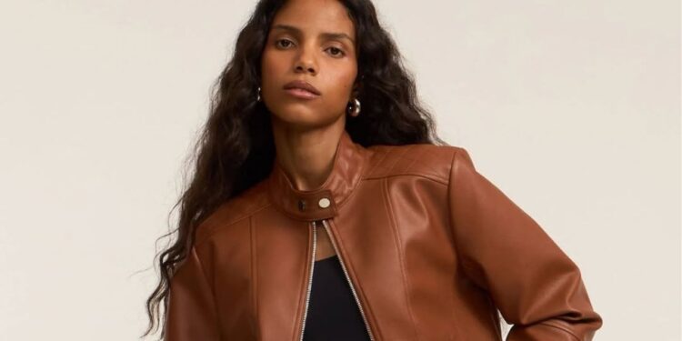 Esse estilo de jaqueta está dominando os looks com estilo e versatilidade