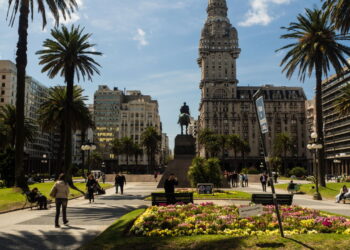 Plaza de la independencia Montevidéu - Créditos: depositphotos.com / erlantzperezr.gmail.com