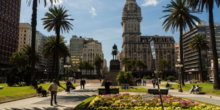Plaza de la independencia Montevidéu - Créditos: depositphotos.com / erlantzperezr.gmail.com