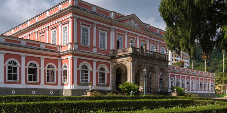 Petrópolis - Créditos: depositphotos.com / dabldy