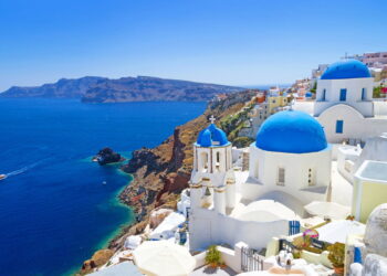 Imagem de Santorini Grécia - Créditos: depositphotos.com / Patryk_Kosmider