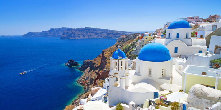 Imagem de Santorini Grécia - Créditos: depositphotos.com / Patryk_Kosmider