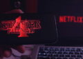 Stranger Things na Netflix — uma viagem eletrizante ao mundo invertido - Créditos: depositphotos.com / Daniel.Constante