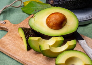 O jeito mais fácil de cultivar abacate em casa