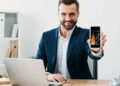 Ilustração de app de gestão financeira - Créditos: depositphotos.com / AndrewLozovyi