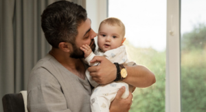 Bebê entra em contato com testosterona e tem alterações na genitália. Foto: FreePik