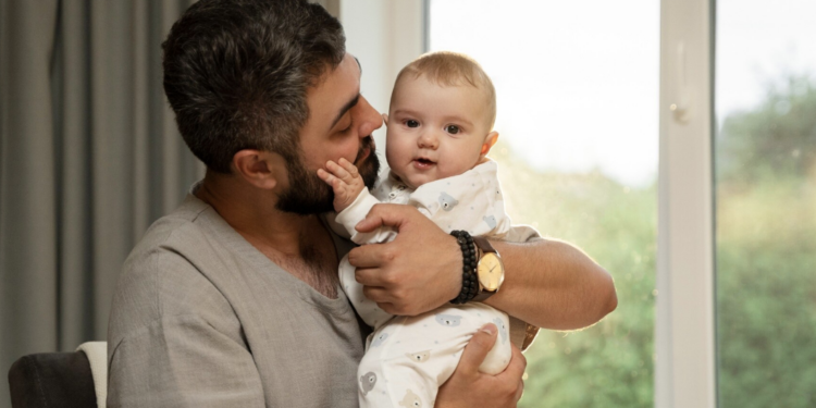 Bebê entra em contato com testosterona e tem alterações na genitália. Foto: FreePik