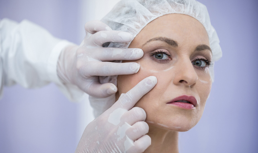 Como é feita a blefaroplastia? Foto: FreePik