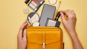 Os itens indispensáveis de beleza que toda mala de viagem precisa