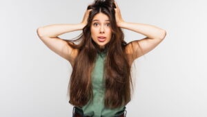 5 hábitos simples que eliminam o frizz de vez