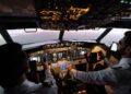 Ilustração da cabine do avião - Créditos: depositphotos.com / HayDmitriy