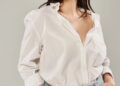 Mulher com look atemporal - Créditos: depositphotos.com / IgorVetushko