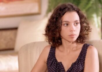 com quem Joyce fica no final de 'História de Amor'