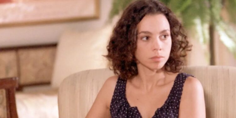 com quem Joyce fica no final de 'História de Amor'