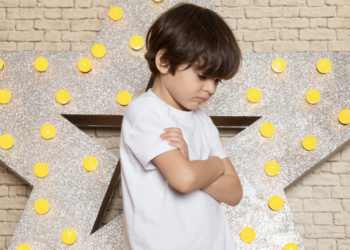 Cérebro da criança muda aos 6 anos. Foto: FreePik