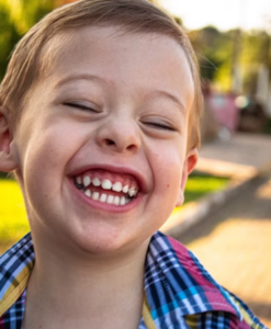 Como cuidar dos dentes de leite das crianças? Foto: Unsplash