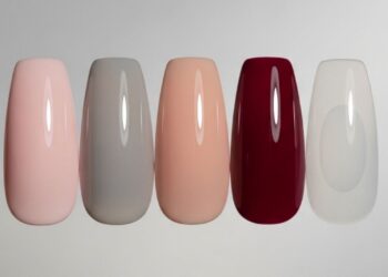 Cores suaves com subtom rosado que promovem aparência jovem e unhas bem cuidadas
