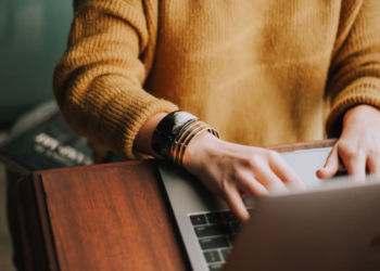 Finanças em dia para empreendedoras. Foto: Unsplash