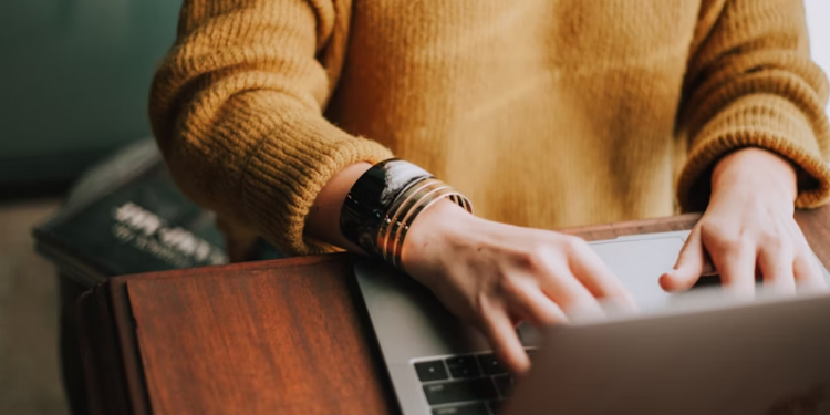 Finanças em dia para empreendedoras. Foto: Unsplash
